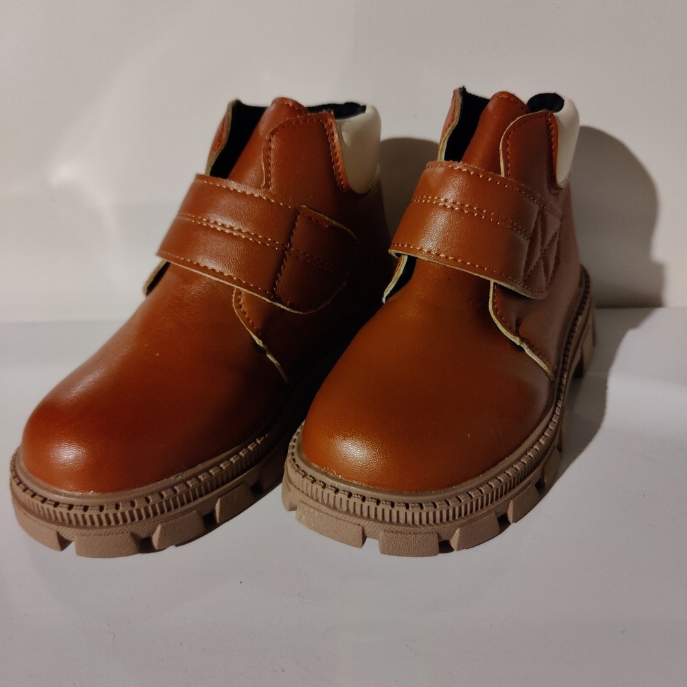 Toddler Boys Unisex Size 26 Leather/Pleather Boots Water Resistant - Barely Used